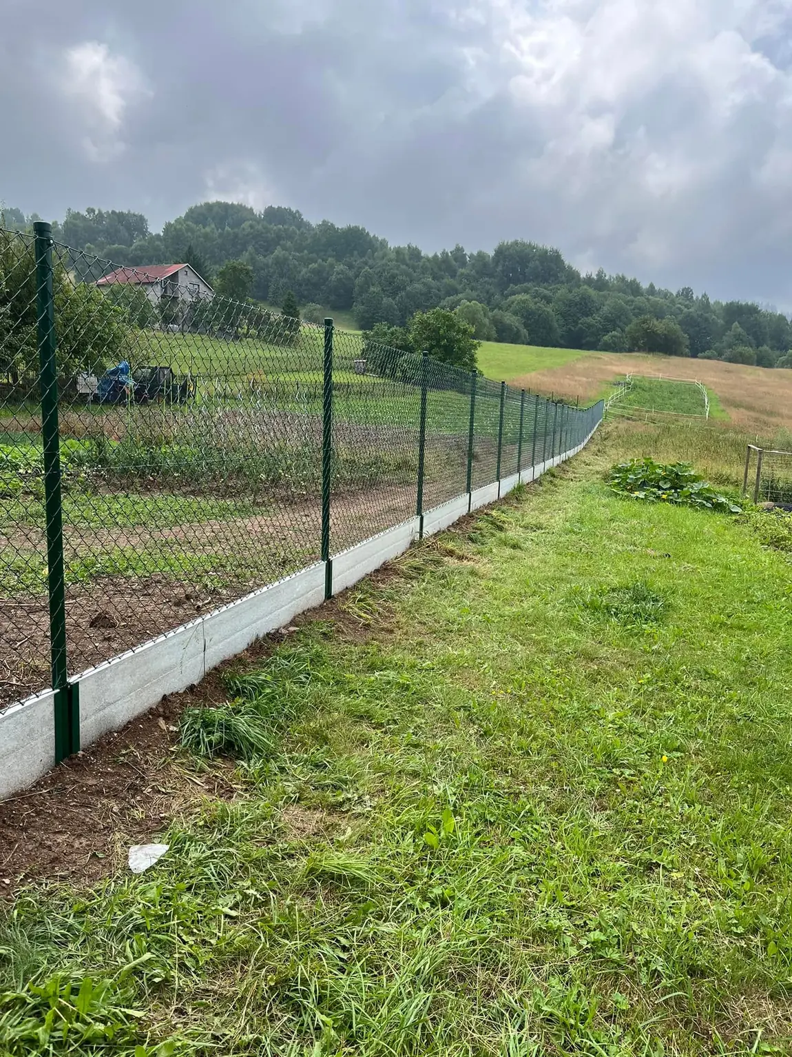 Pletivo okolo záhrady a poľa